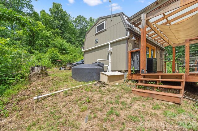 555 Logans Ridge Drive, Marshall, NC 28753
