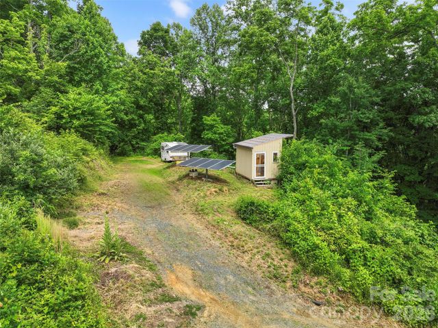 555 Logans Ridge Drive, Marshall, NC 28753