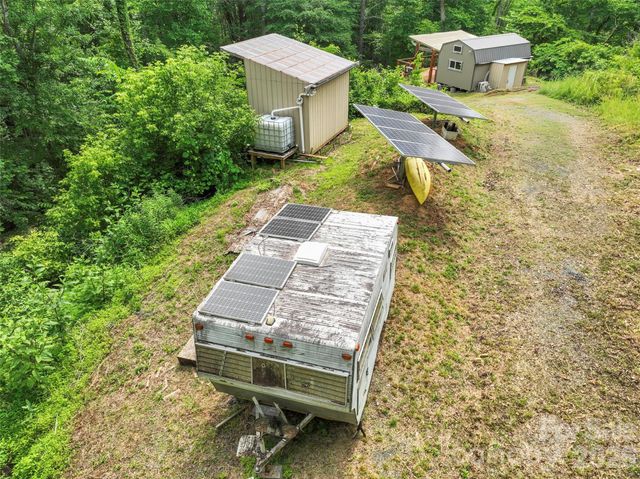 555 Logans Ridge Drive, Marshall, NC 28753