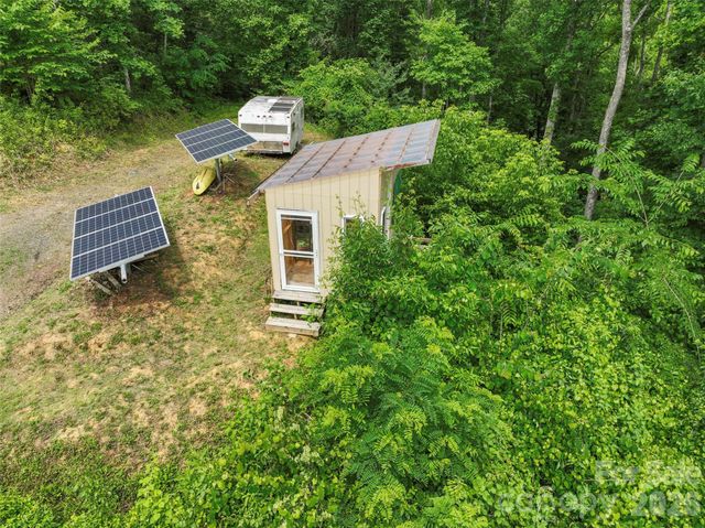 555 Logans Ridge Drive, Marshall, NC 28753