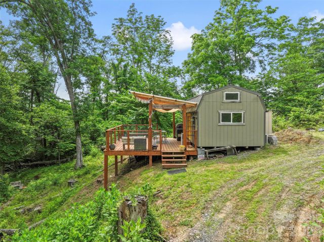 555 Logans Ridge Drive, Marshall, NC 28753