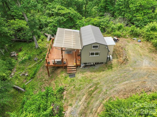 555 Logans Ridge Drive, Marshall, NC 28753