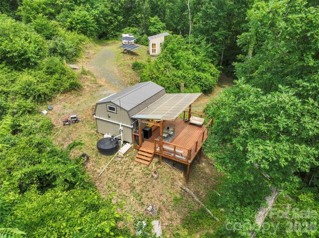 555 Logans Ridge Drive, Marshall, NC 28753