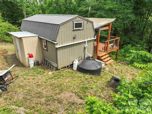 555 Logans Ridge Drive, Marshall, NC 28753