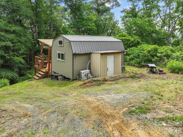 555 Logans Ridge Drive, Marshall, NC 28753