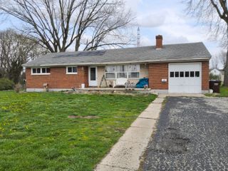 303 N Sunset Drive 303 N Sunset Drive, Piqua, OH 45356