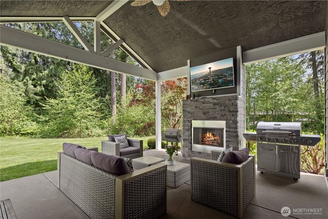 21002 SE 216th Way, Maple Valley, WA 98038