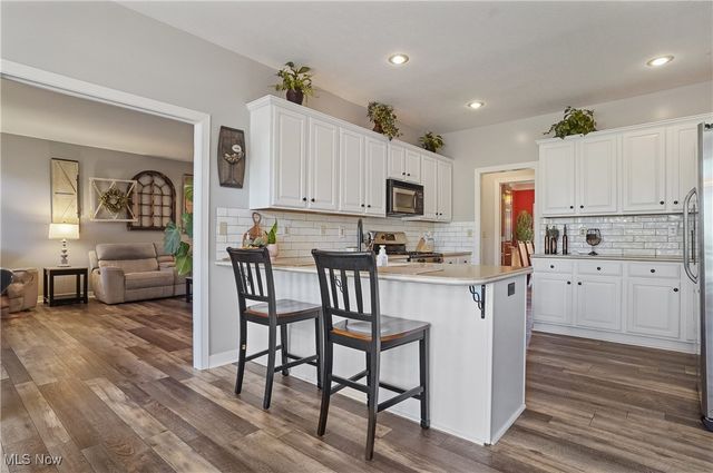 2872 IRONWOOD Drive, Green, OH 44312