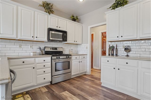 2872 IRONWOOD Drive, Green, OH 44312