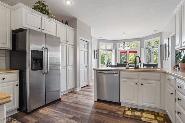 2872 IRONWOOD Drive, Green, OH 44312