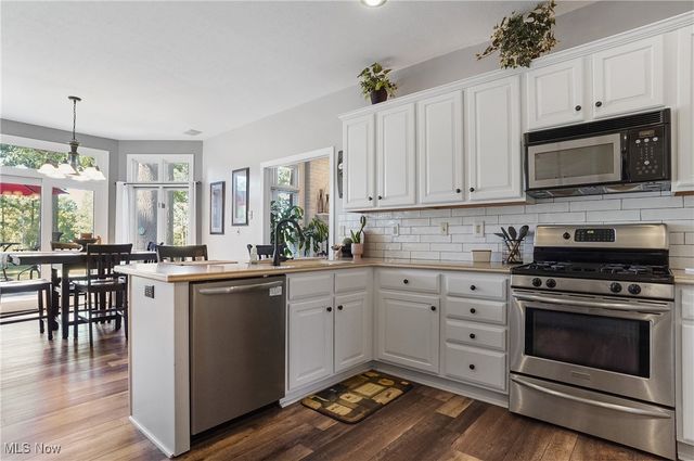 2872 IRONWOOD Drive, Green, OH 44312