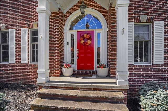 2872 IRONWOOD Drive, Green, OH 44312