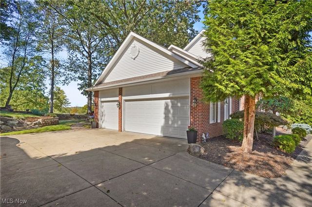 2872 IRONWOOD Drive, Green, OH 44312