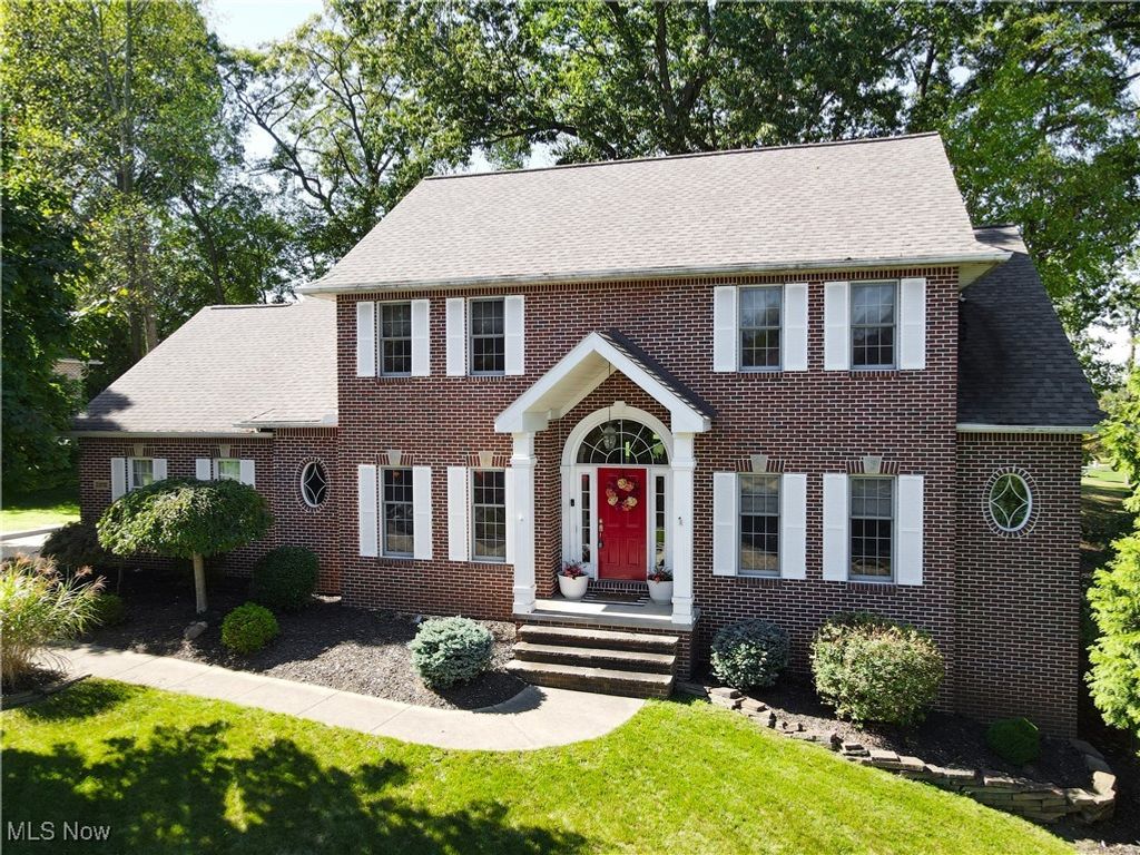 2872 IRONWOOD Drive, Green, OH 44312