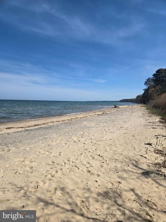 Image 18 of property listing at 48390 SUNBURST DR, Lexington Park, MD 20653