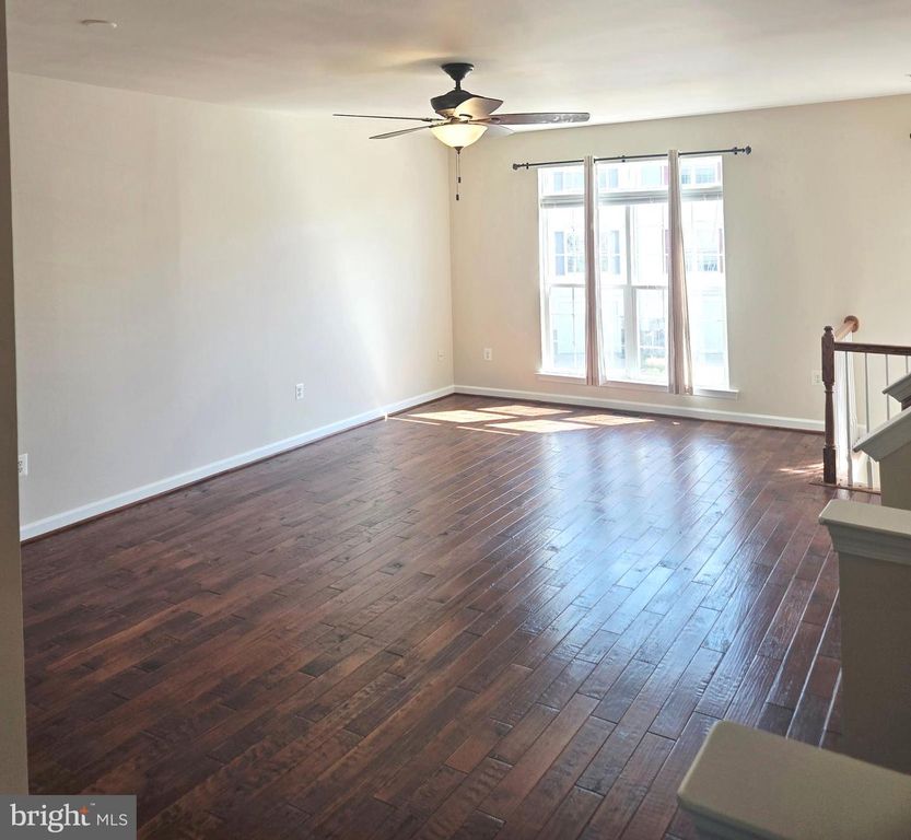 Image 4 of property listing at 48390 SUNBURST DR, Lexington Park, MD 20653