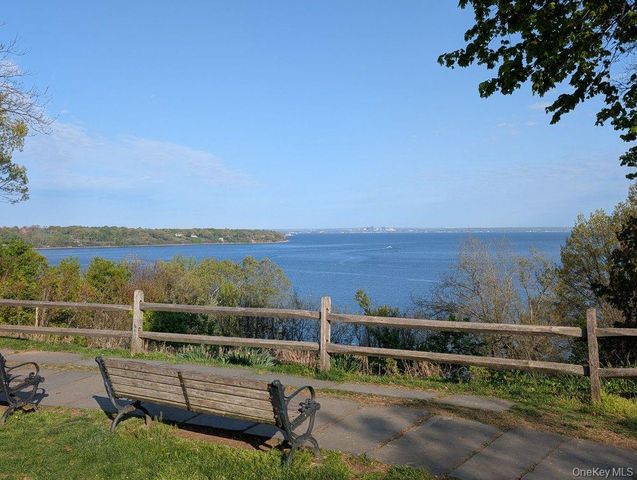 253 Sea Cliff Avenue 1, Sea Cliff, NY 11579