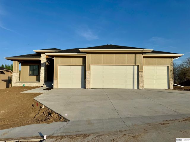 8958 Von Street, Papillion, NE 68046