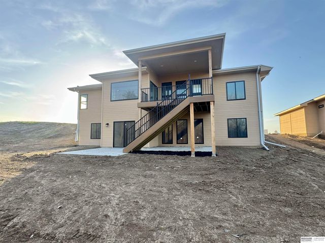 8958 Von Street, Papillion, NE 68046