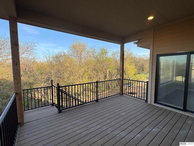 8958 Von Street, Papillion, NE 68046