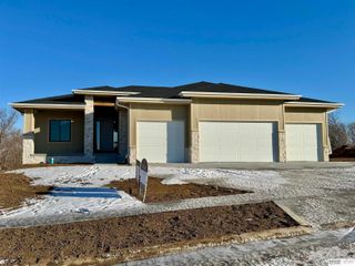 8958 Von Street, Papillion, NE 68046