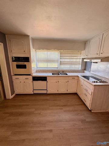 1305 S Madison Street, Athens, AL 35611