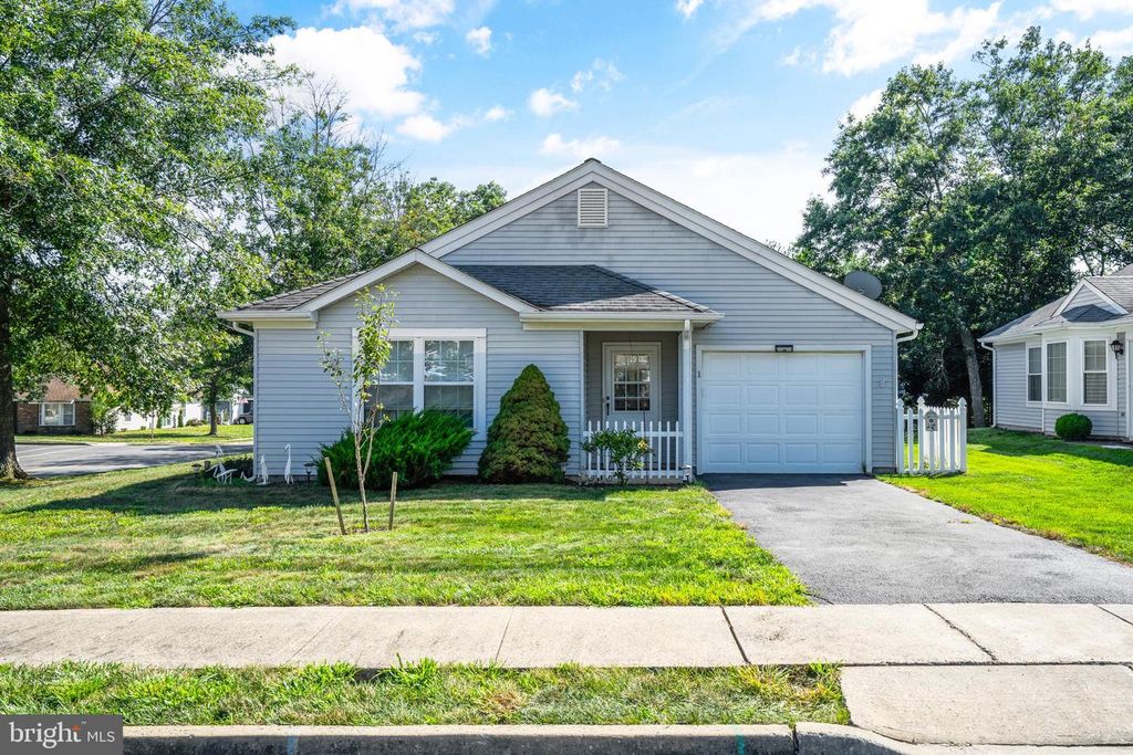 1 SEQUOIA CT, Barnegat, NJ 08005