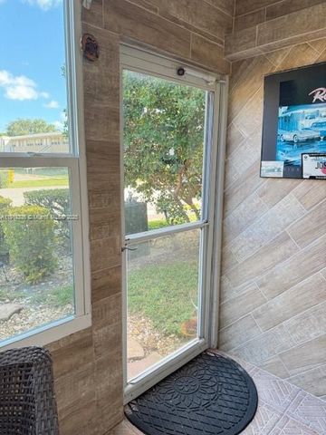 32 Bedford B 32, West Palm Beach, FL 33417