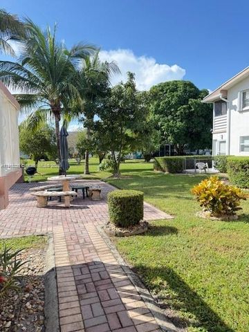 32 Bedford B 32, West Palm Beach, FL 33417