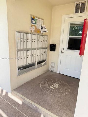 32 Bedford B 32, West Palm Beach, FL 33417