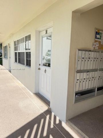 32 Bedford B 32, West Palm Beach, FL 33417