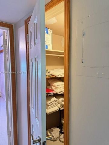 32 Bedford B 32, West Palm Beach, FL 33417