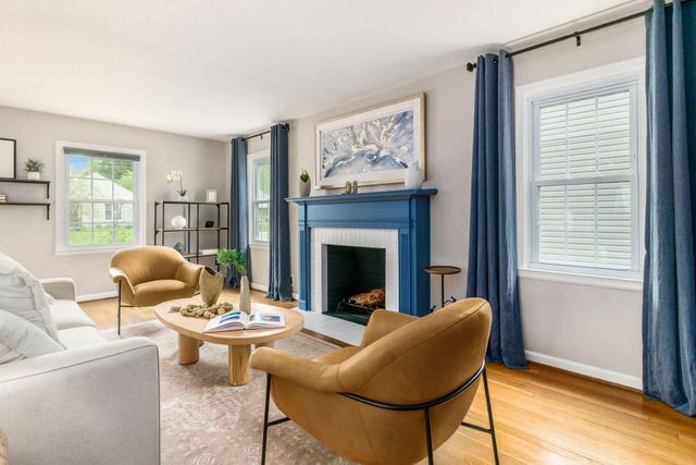 197 W Henderson Road, Columbus, OH 43214