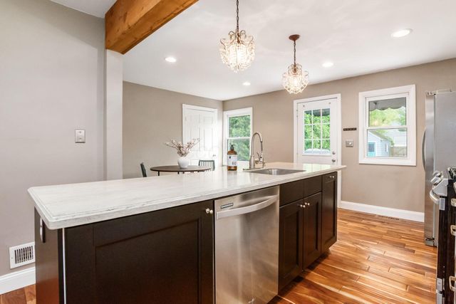 197 W Henderson Road, Columbus, OH 43214