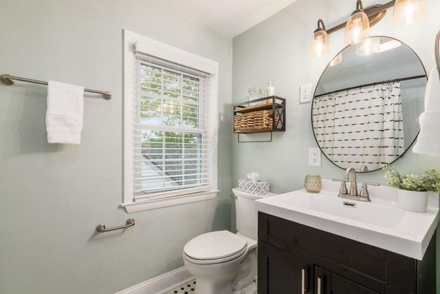 197 W Henderson Road, Columbus, OH 43214