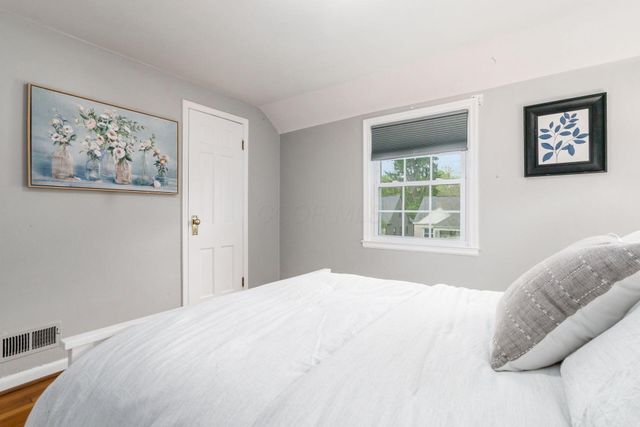 197 W Henderson Road, Columbus, OH 43214