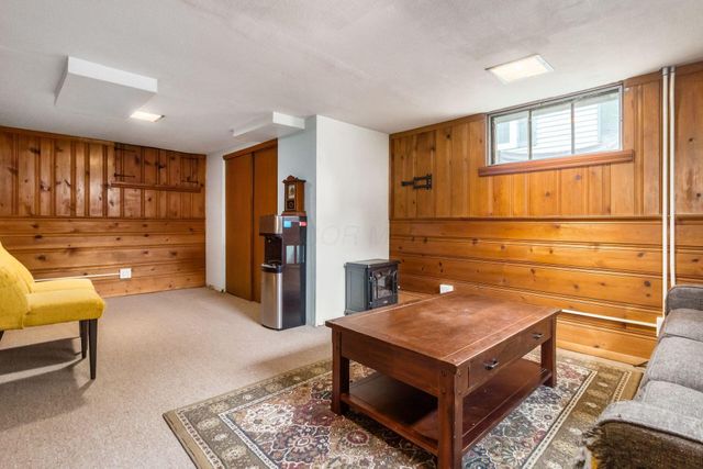 197 W Henderson Road, Columbus, OH 43214