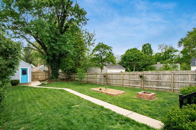 197 W Henderson Road, Columbus, OH 43214