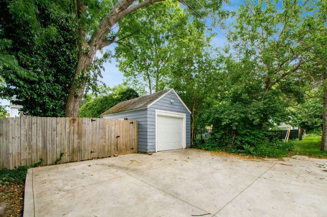 197 W Henderson Road, Columbus, OH 43214