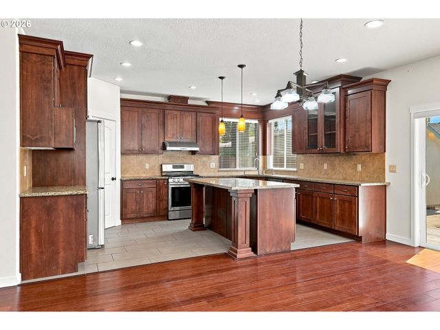 8328 Se CLATSOP St, Happy Valley, OR 97086