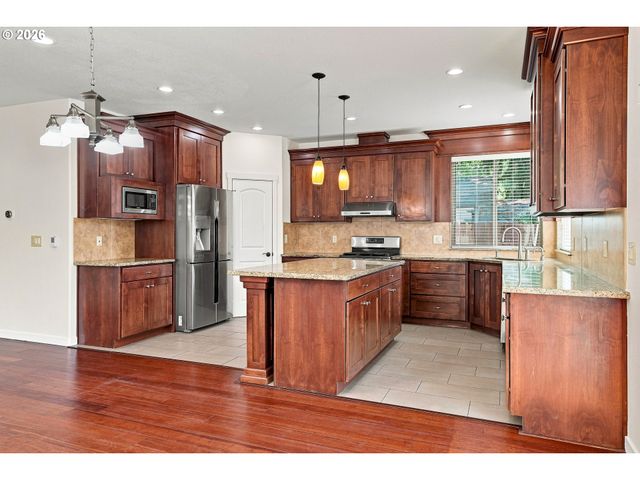 8328 Se CLATSOP St, Happy Valley, OR 97086
