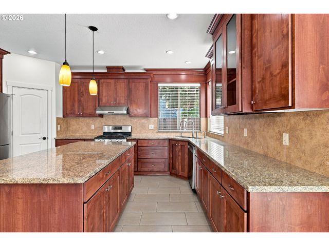 8328 Se CLATSOP St, Happy Valley, OR 97086
