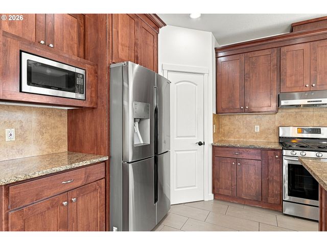 8328 Se CLATSOP St, Happy Valley, OR 97086