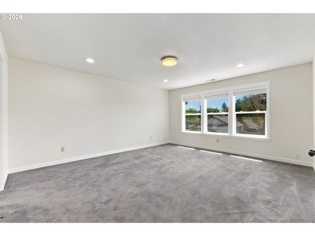 8328 Se CLATSOP St, Happy Valley, OR 97086