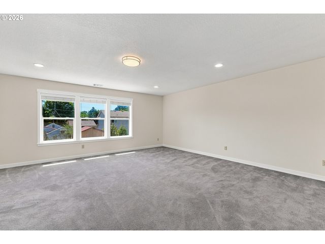 8328 Se CLATSOP St, Happy Valley, OR 97086
