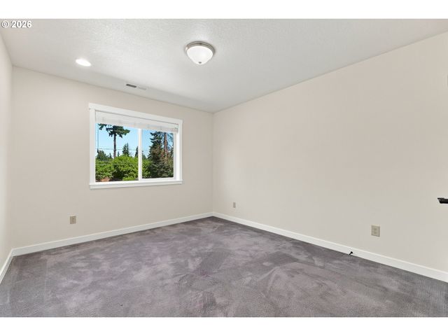 8328 Se CLATSOP St, Happy Valley, OR 97086