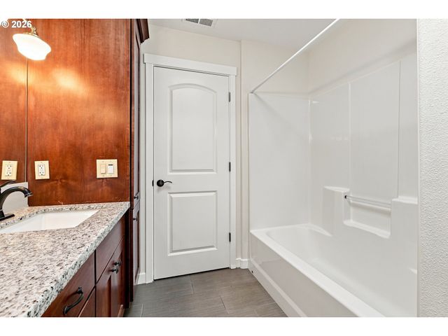 8328 Se CLATSOP St, Happy Valley, OR 97086