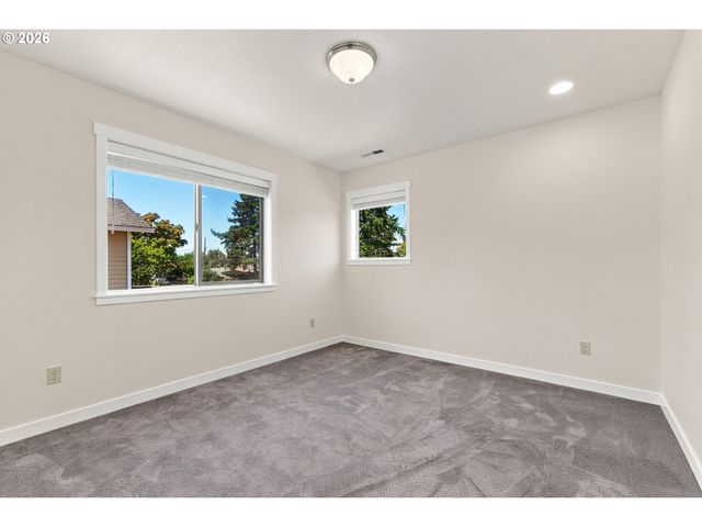 8328 Se CLATSOP St, Happy Valley, OR 97086