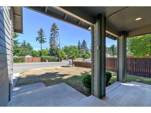 8328 Se CLATSOP St, Happy Valley, OR 97086