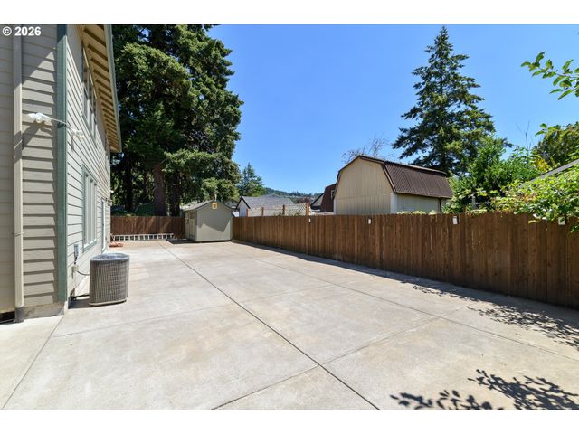 8328 Se CLATSOP St, Happy Valley, OR 97086